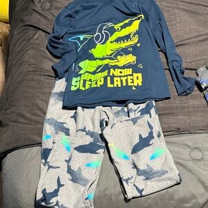 wonder nation Navy T‑Shirt with Neon Green Shark Graphic